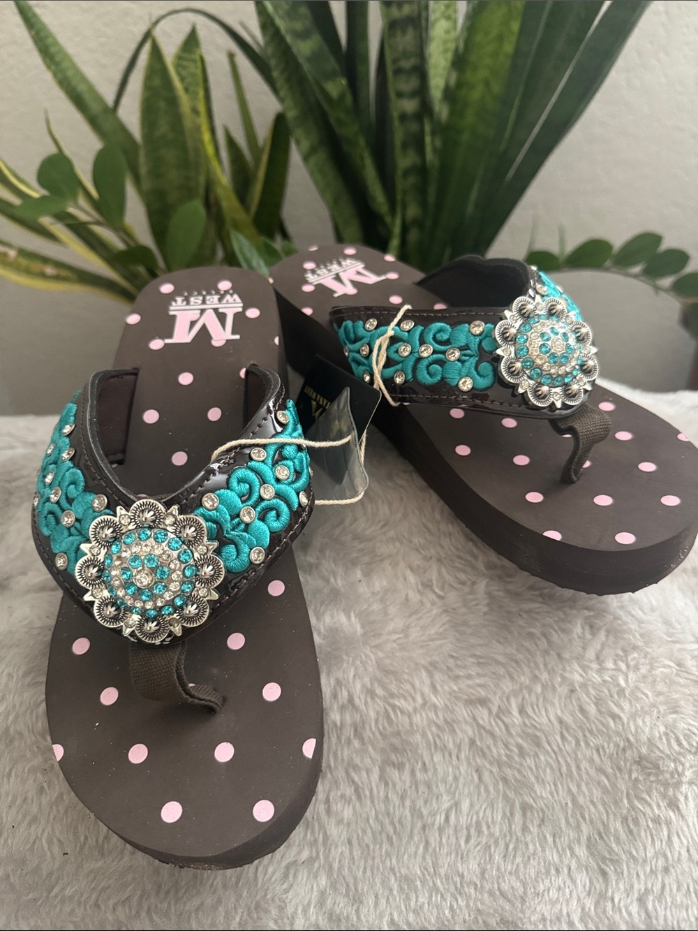 Montana West Brown and Turquoise Embroidered Rhinestone Flip-Flop NWT- Size 7